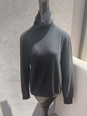 Neiman Marcus 100% Cashmere Black Turtleneck Sweater Size Large